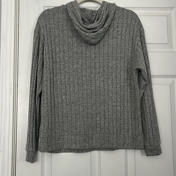 “Vero Moda: Ribbed Sweatshirt size small” - Picture 2 of 7